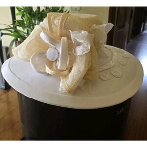 NIB White Derby, Church, Special Occasion Sun Hat Bow And Rhinestones